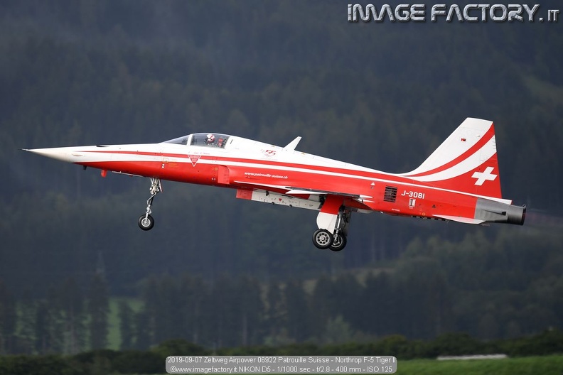 2019-09-07 Zeltweg Airpower 06922 Patrouille Suisse - Northrop F-5 Tiger II.jpg